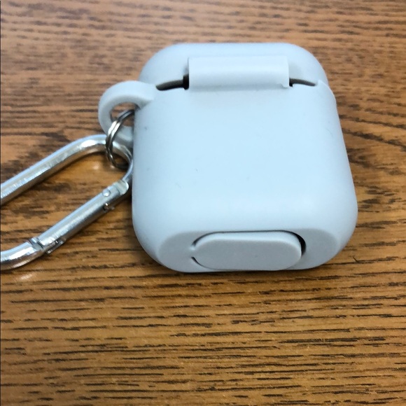 White AirPods Case with Silver Clip - Picture 4 of 4